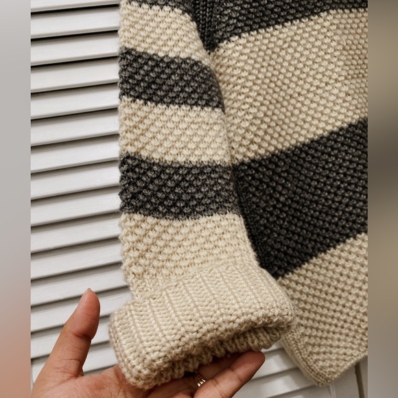 Cozy Knitted sweater | SMALL TO MEDIUM | brown & black - Picture 5 of 6